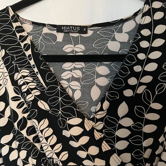 Hiatus top women’s size M vneck black tan leaf print short sleeve blouse VTG y2k - Picture 3 of 5